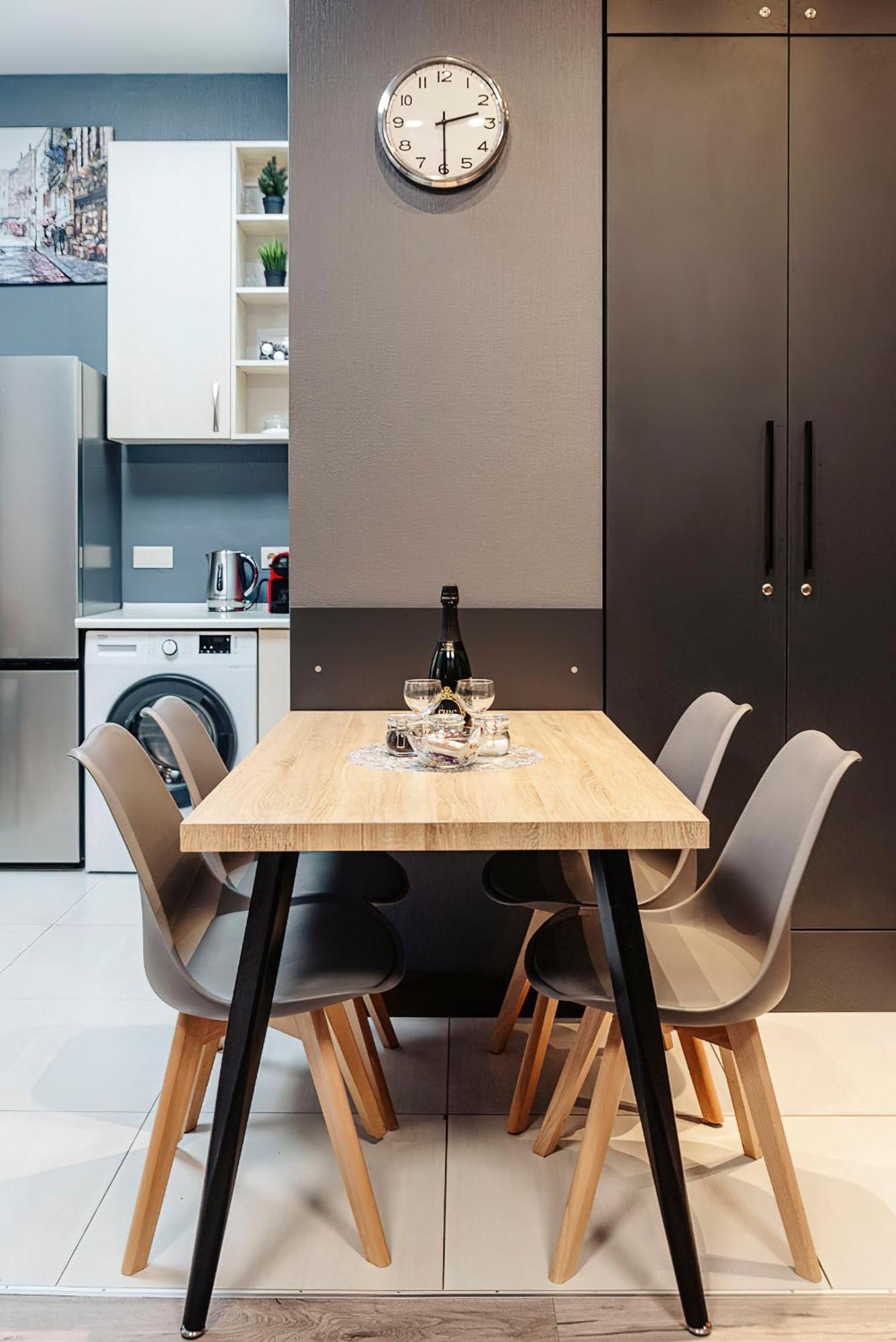 Riga Central Apartments - Skolas Str. Parking Nearby Екстериор снимка